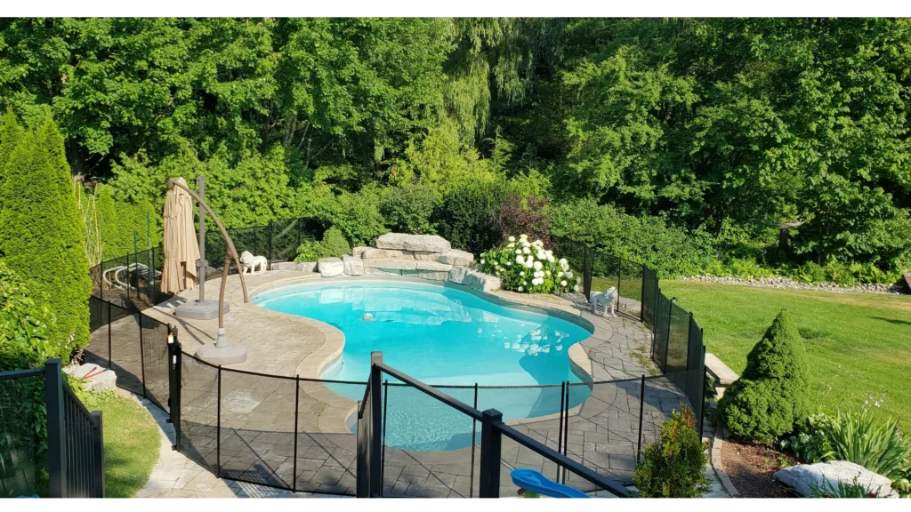 safety pool fence around a swimming pool